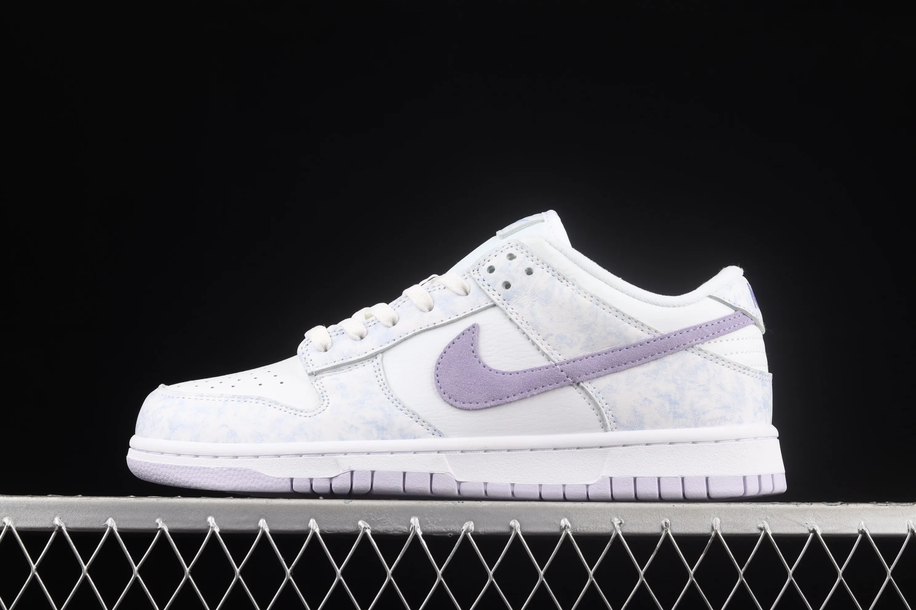 All categories Nk SB Dunk series Nk SB Dunk Low low-top sneakers pure original version Nk SB Dunk Low Prm white light purple color SB smashed backboard fashion casual sneakers DM9467-500